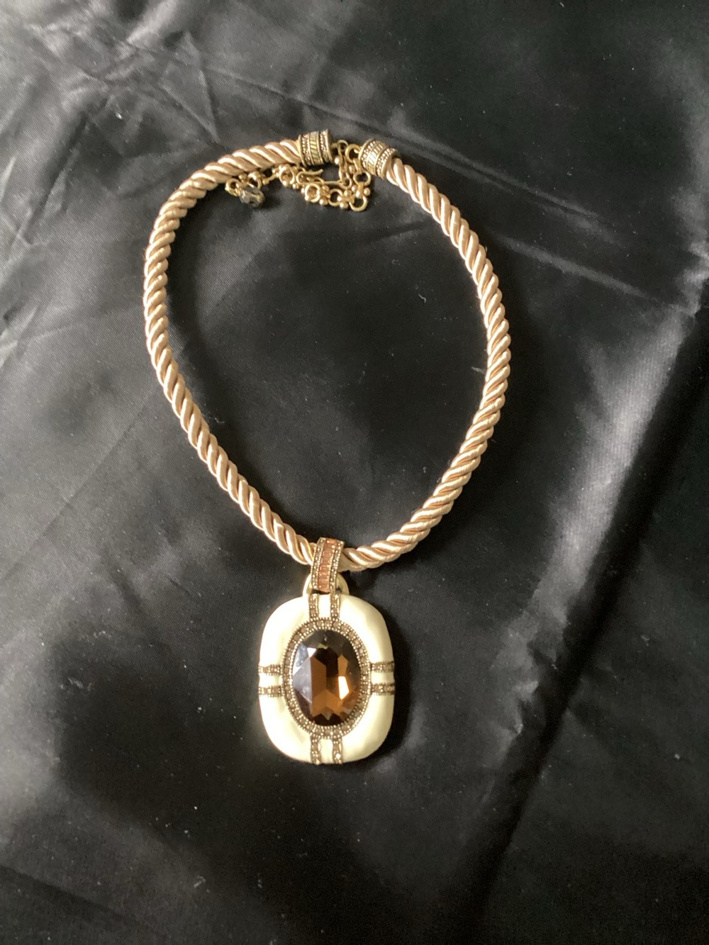 Heidi Daus signed cream amber crystal statement rope necklace